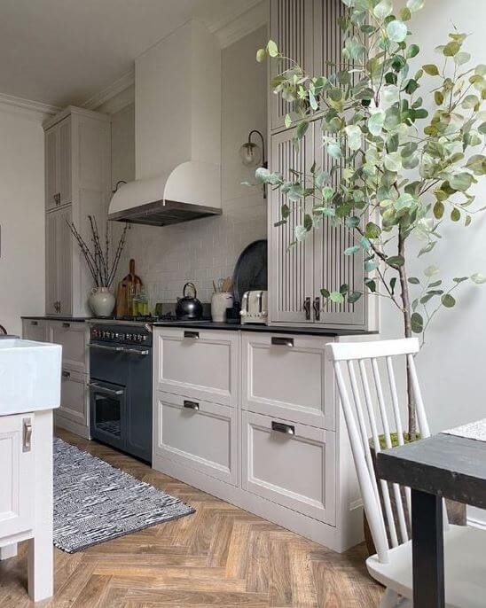 how to organize the kitchen cabinets
