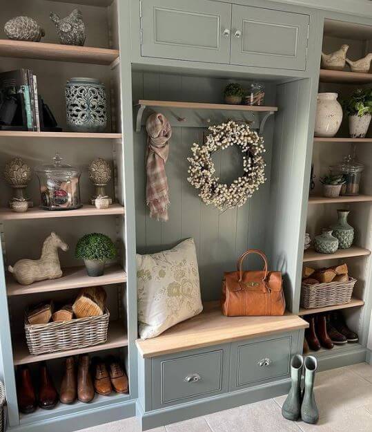 small mudroom decorating ideas
